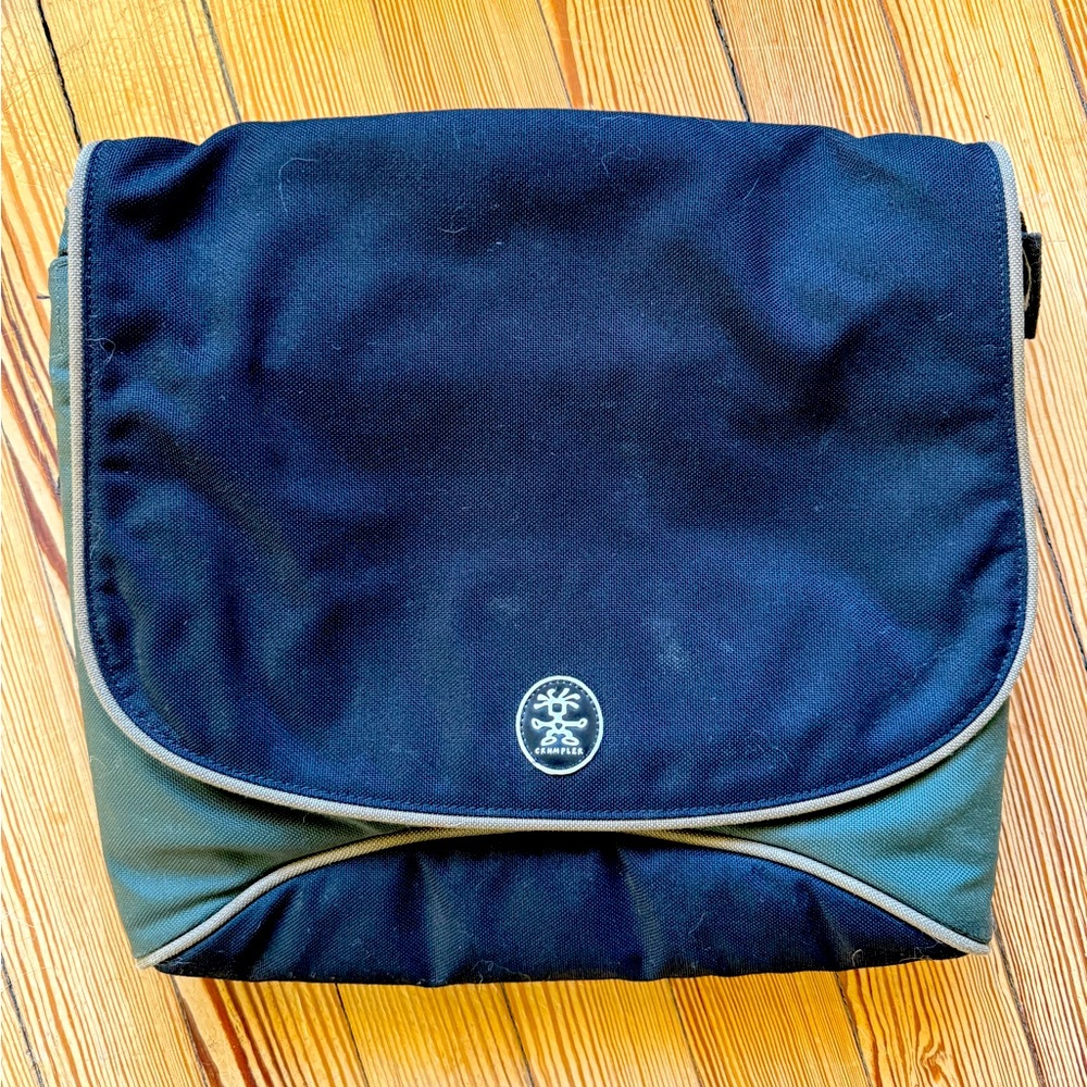 Crumpler McBain's Baby M Laptop Camera Shoulder Cross Bag Green Black Strap